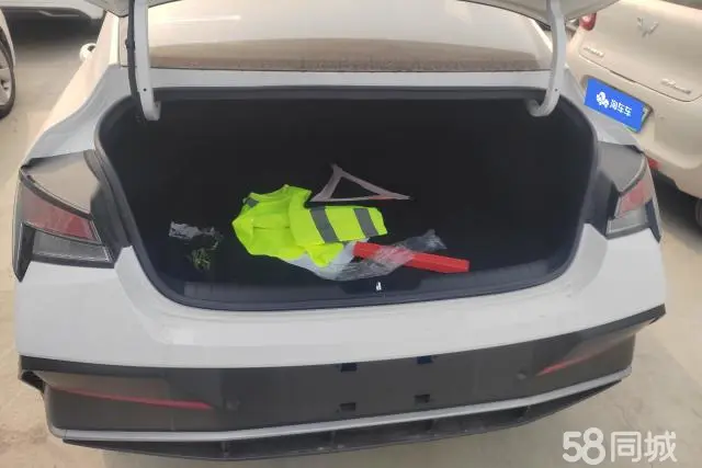 Hyundai Elantra 2025 car image #4