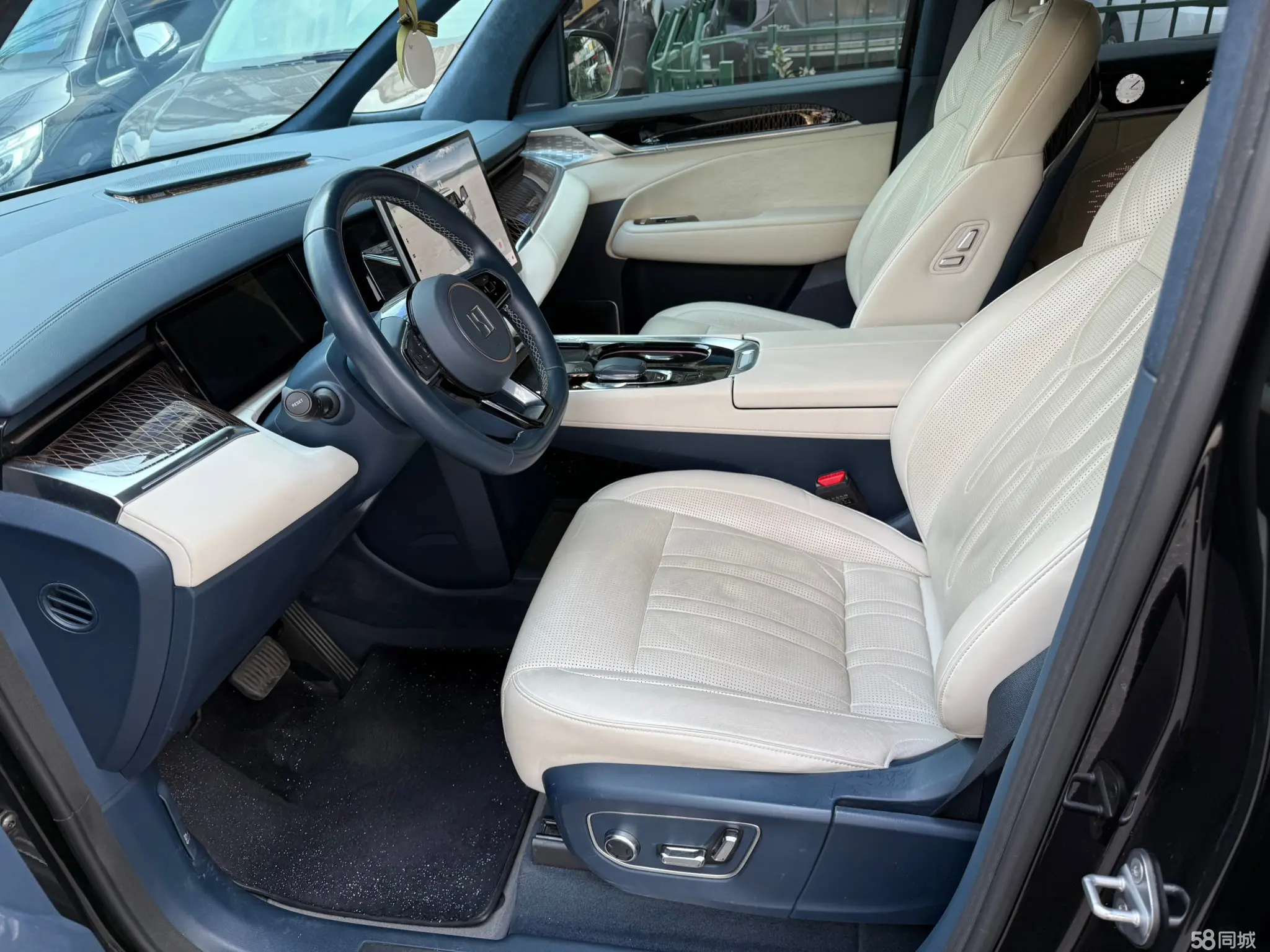 极氪 极氪009 2023 汽车图片 #4