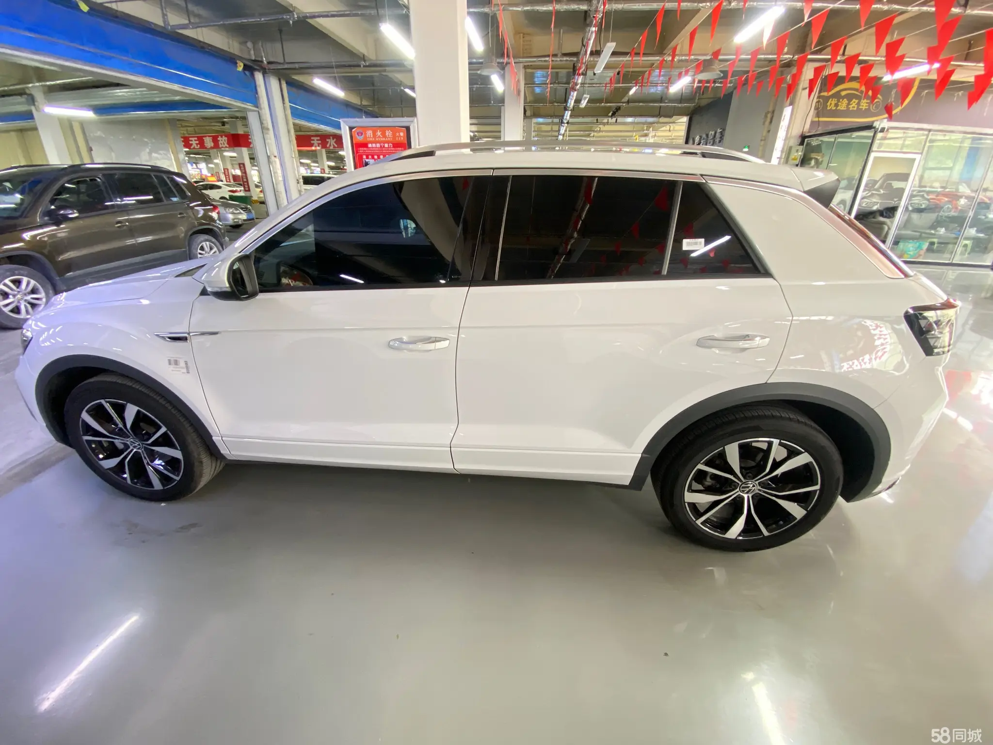 Volkswagen T-Roc 2024 car image #4