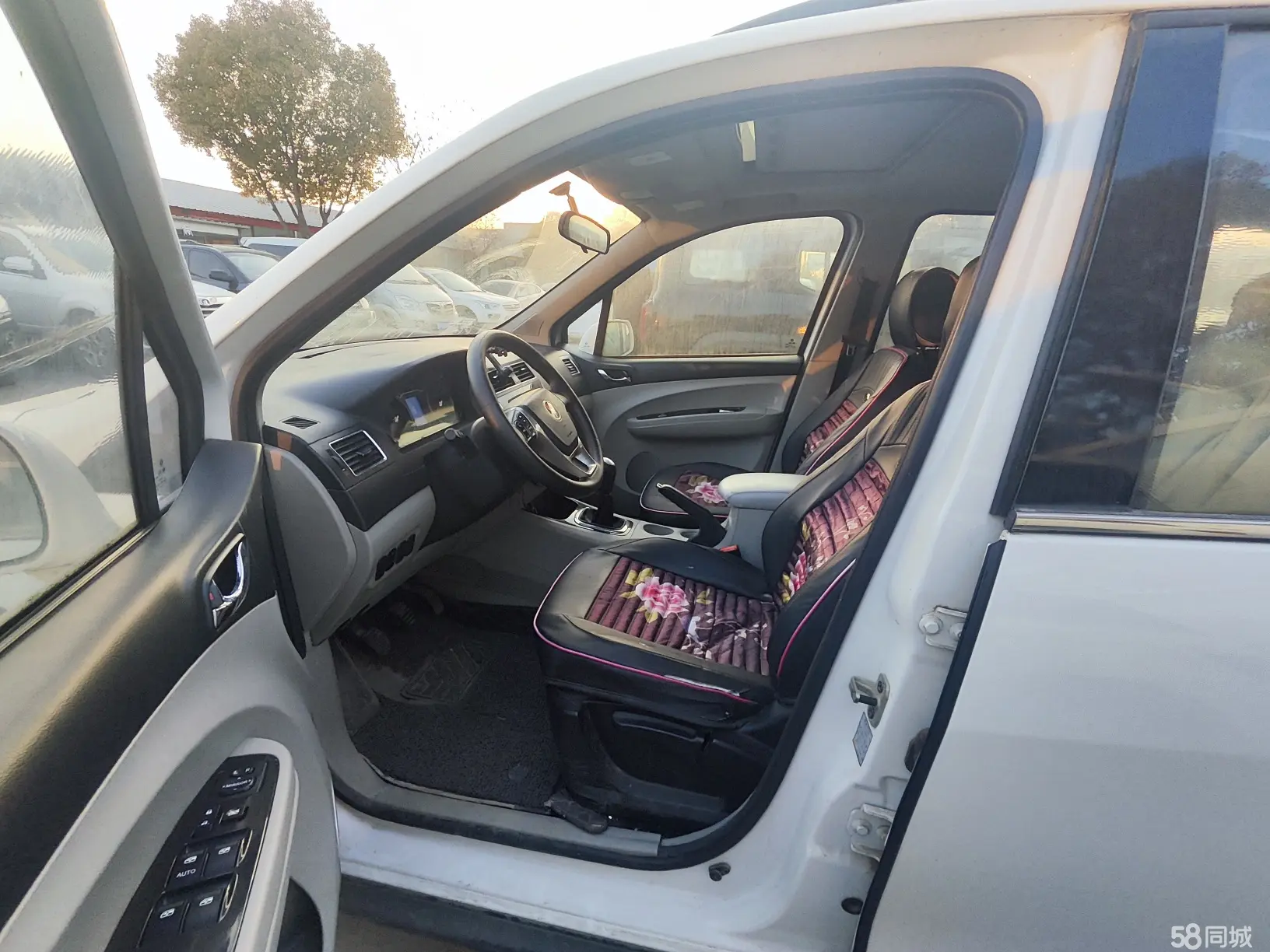 Forthing JOYEAR X3 2017 изображение автомобиля #4