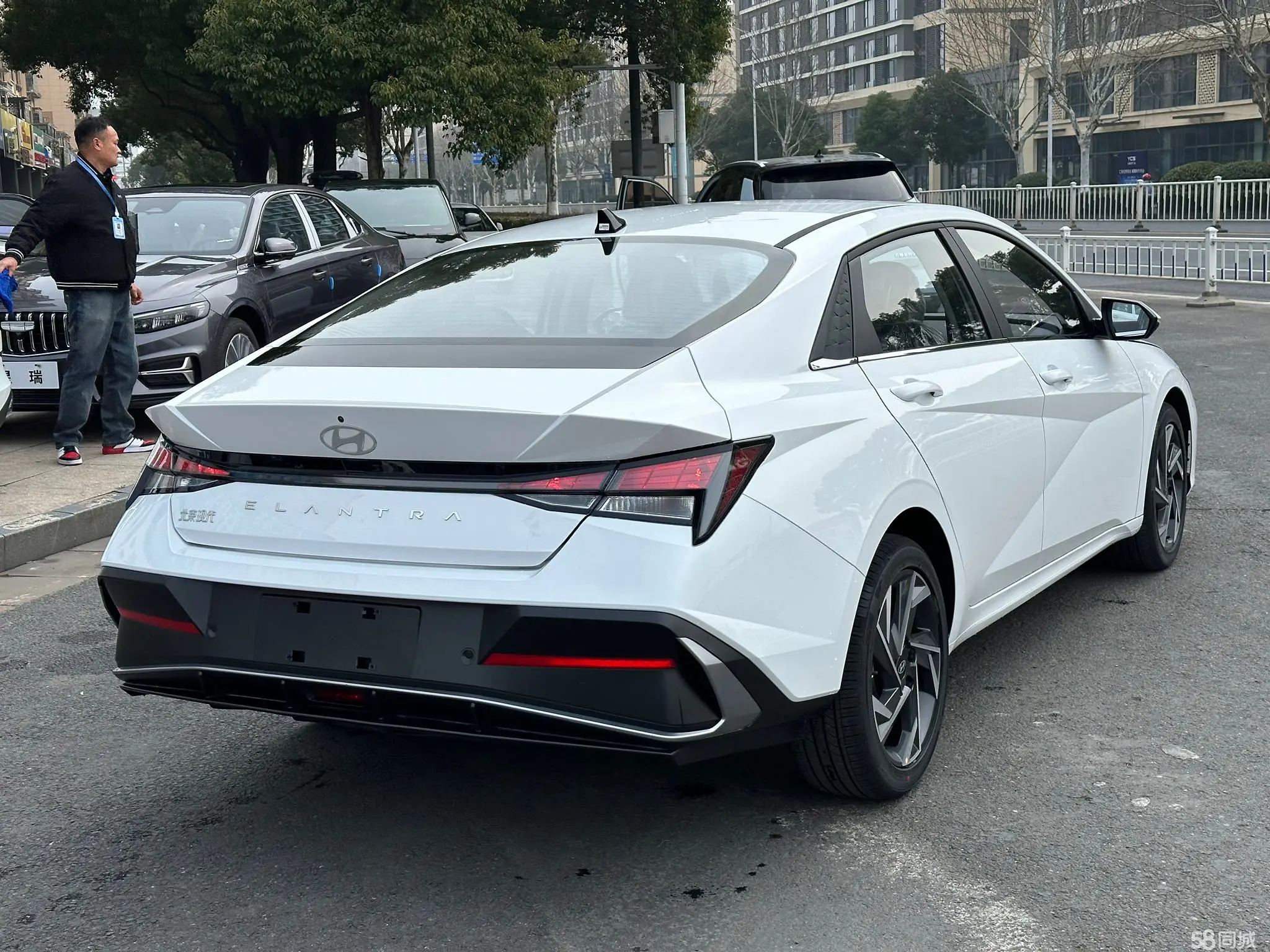 Hyundai Elantra 2025 car image #4