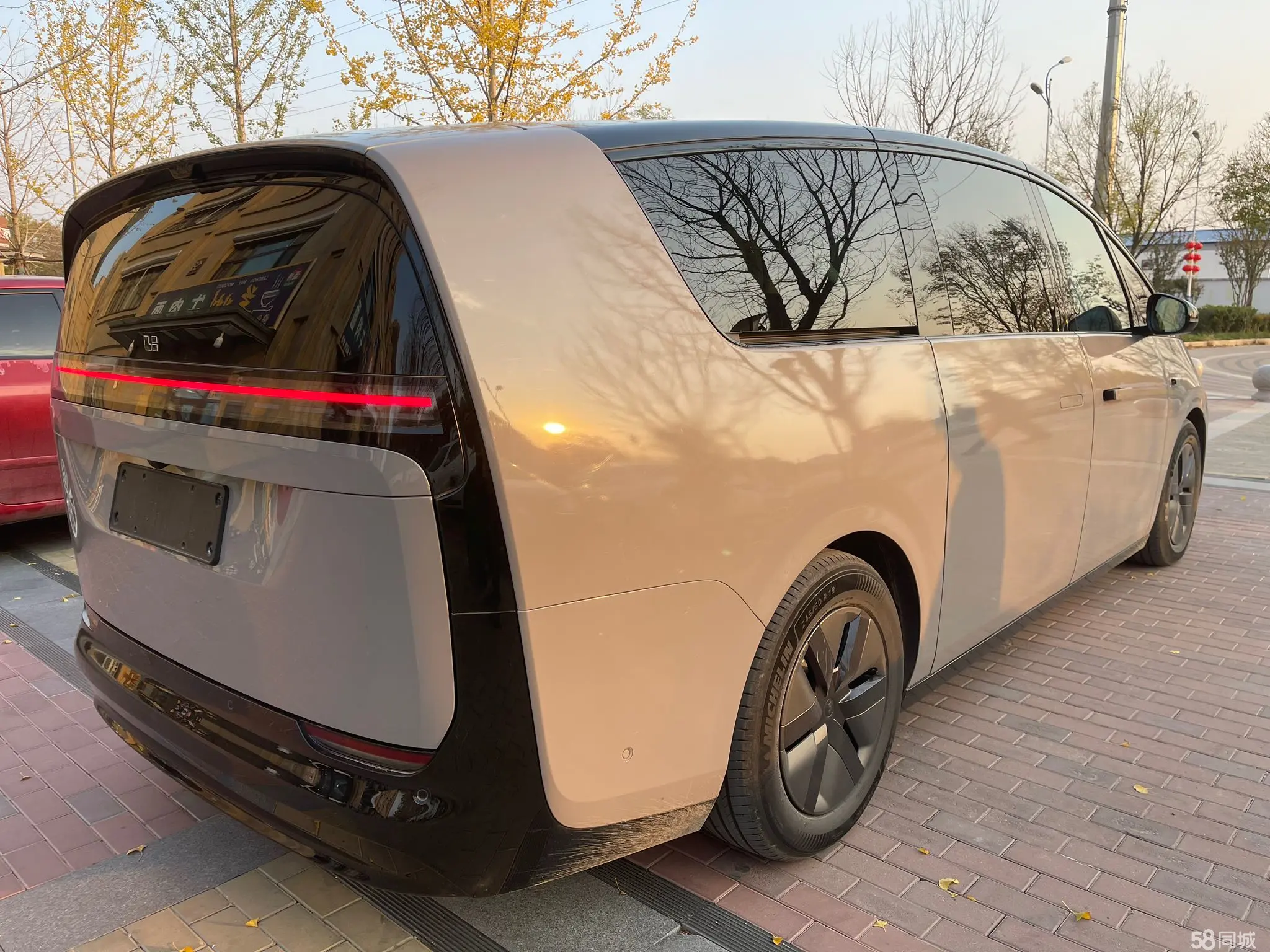 理想汽车 理想MEGA 2024 汽车图片 #4