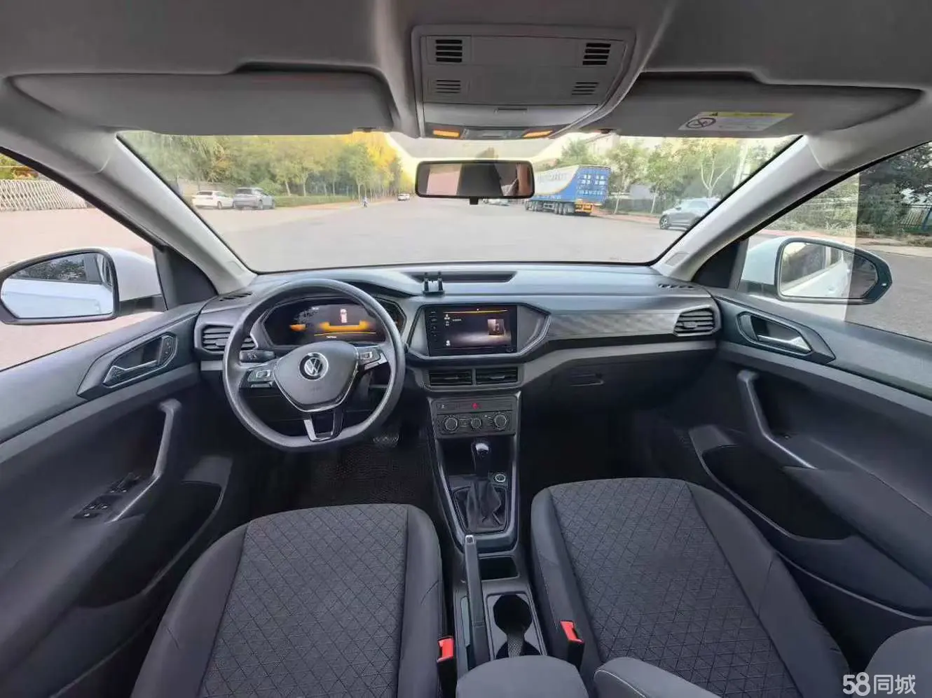 Volkswagen T-Cross 2023 car image #4