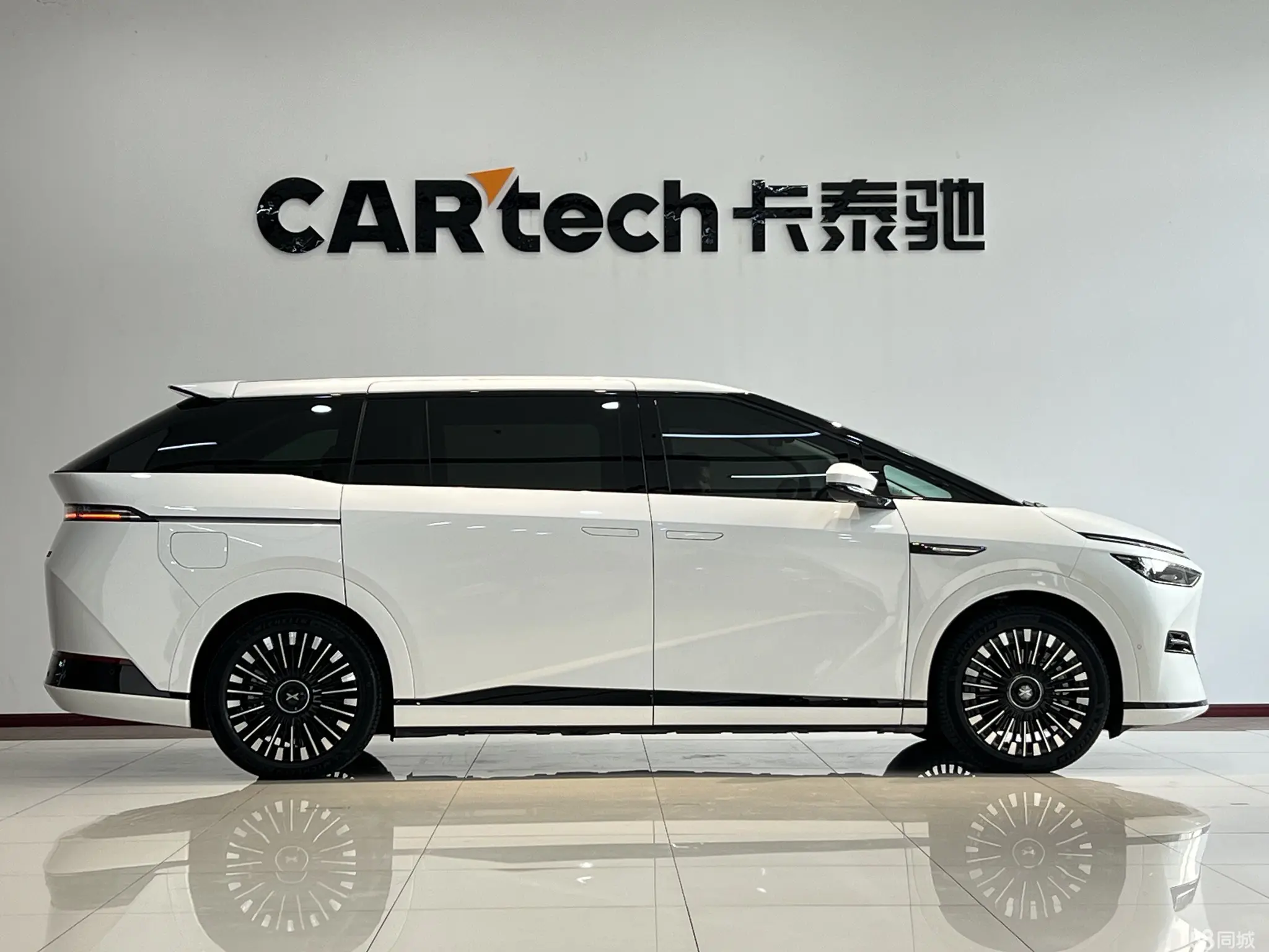 Xpeng X9 2025 car image #4