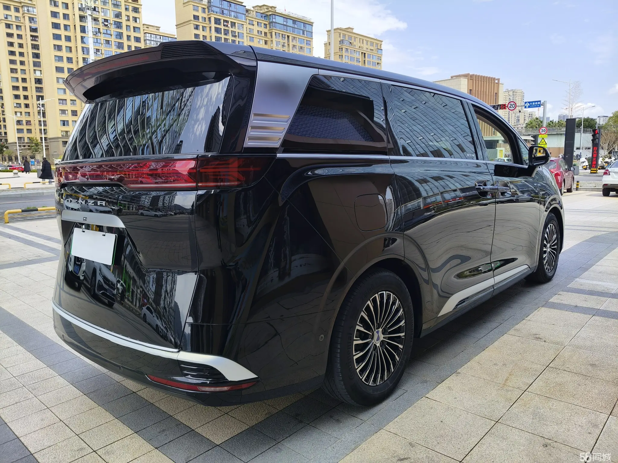 Denza D9 2024 immagine di auto #4