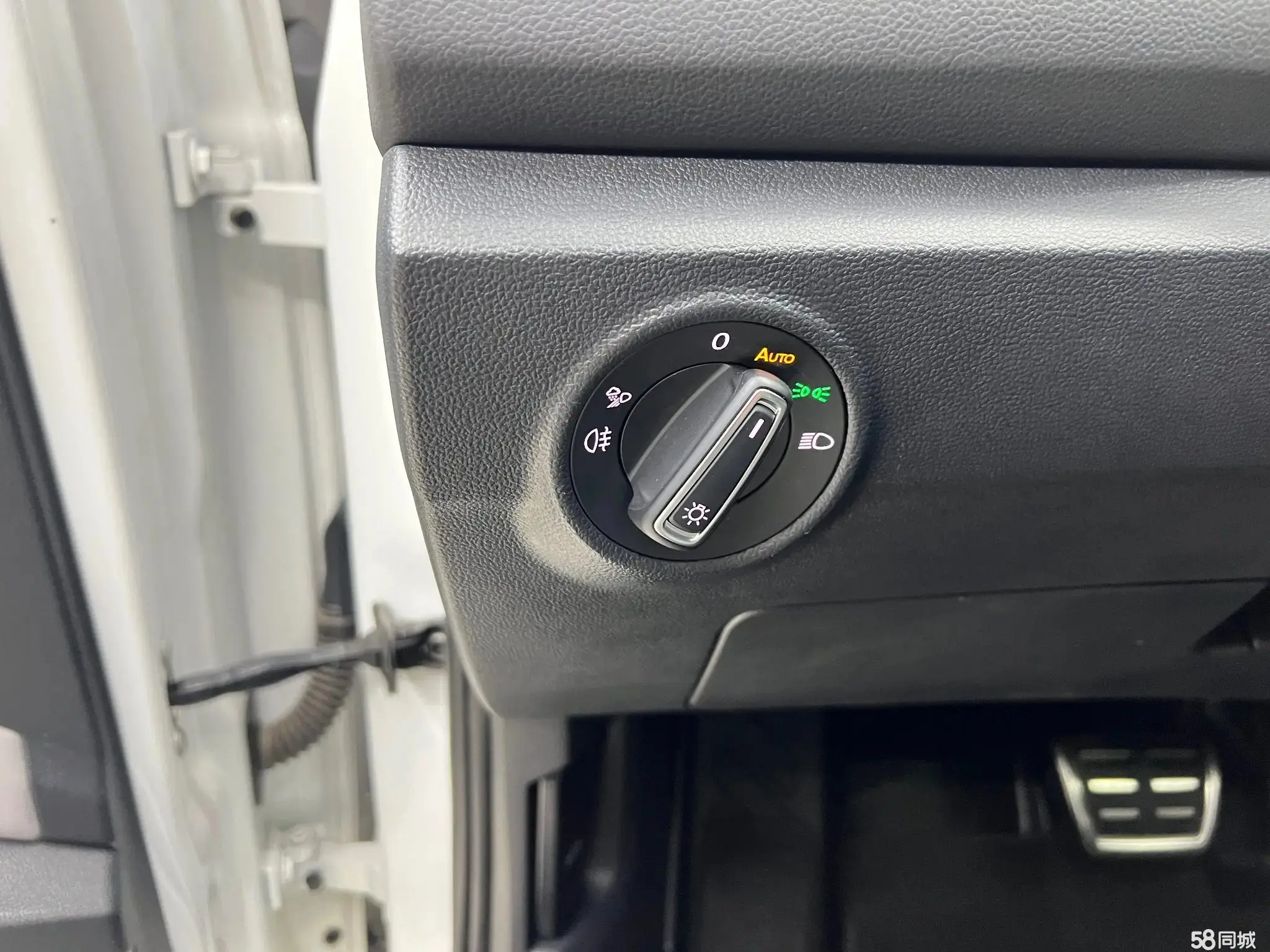 Volkswagen T-Roc 2023 immagine di auto #4