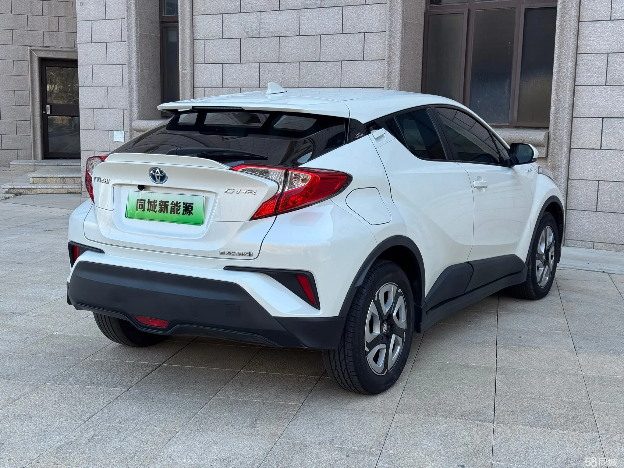 Toyota C-HR EV 2021 car image #4