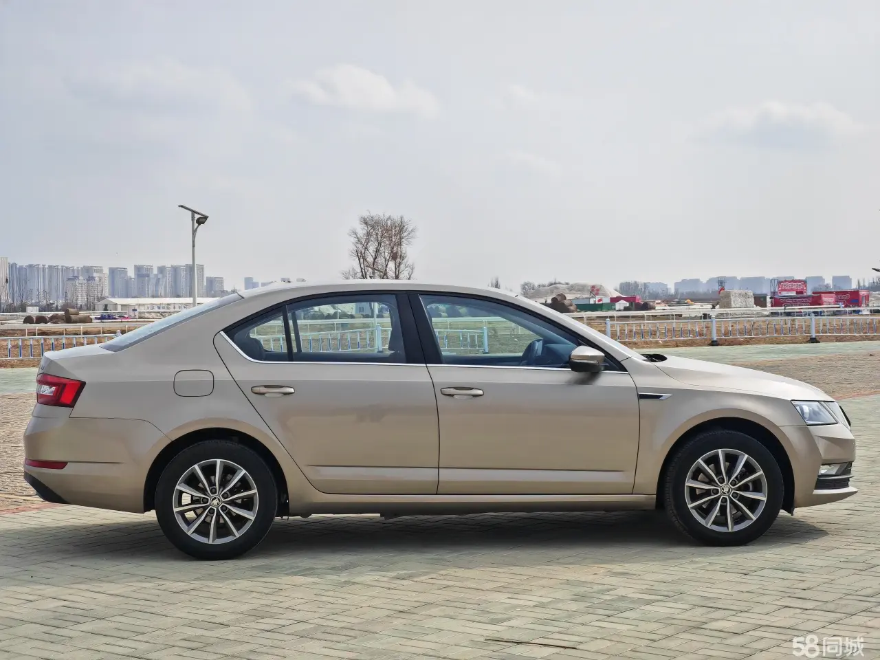 Skoda Octavia 2018 car image #4