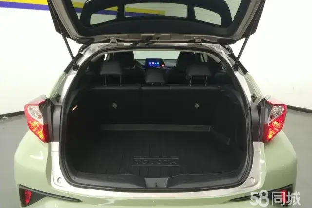 Toyota C-HR 2022 car image #4