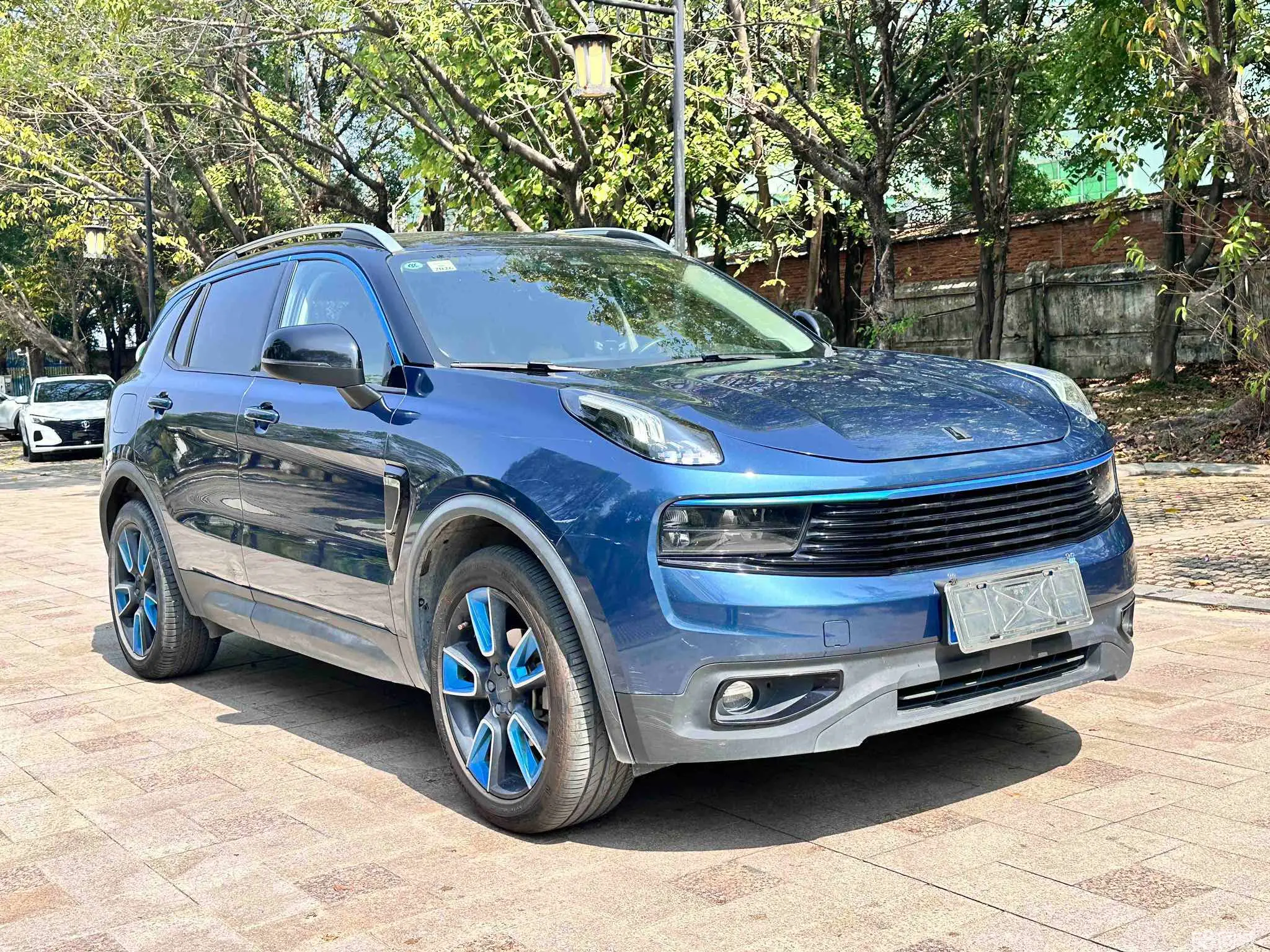 Lynk & Co 01 2018 #4 Lynk & Co 01 2018 car image #4