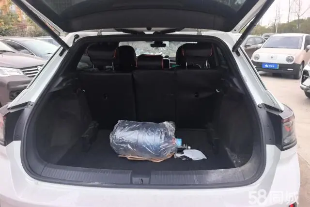 Volkswagen T-Roc 2023 car image #4