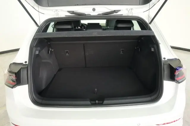 Volkswagen Golf 2024 car image #4