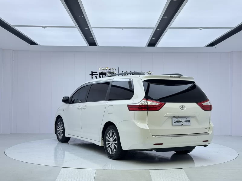 Toyota SIENNA 2019 صورة سيارة #4