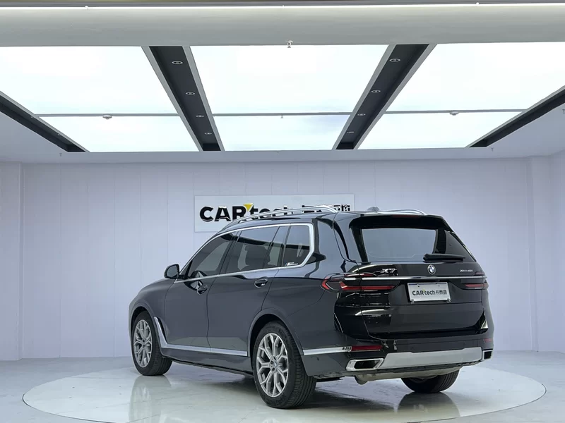 BMW X7 M60i 2023 car image #4