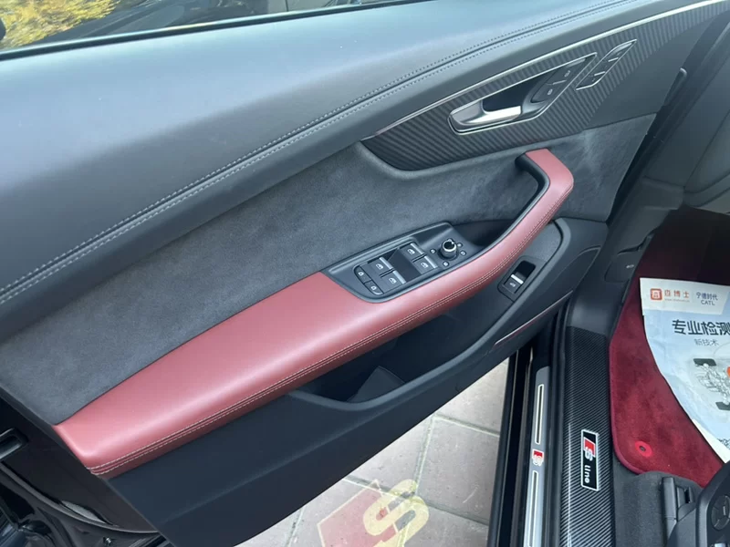 Audi SQ7 2024 car image #4