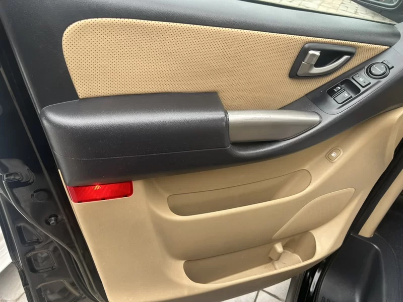 Hyundai H-1 2012 car image #4