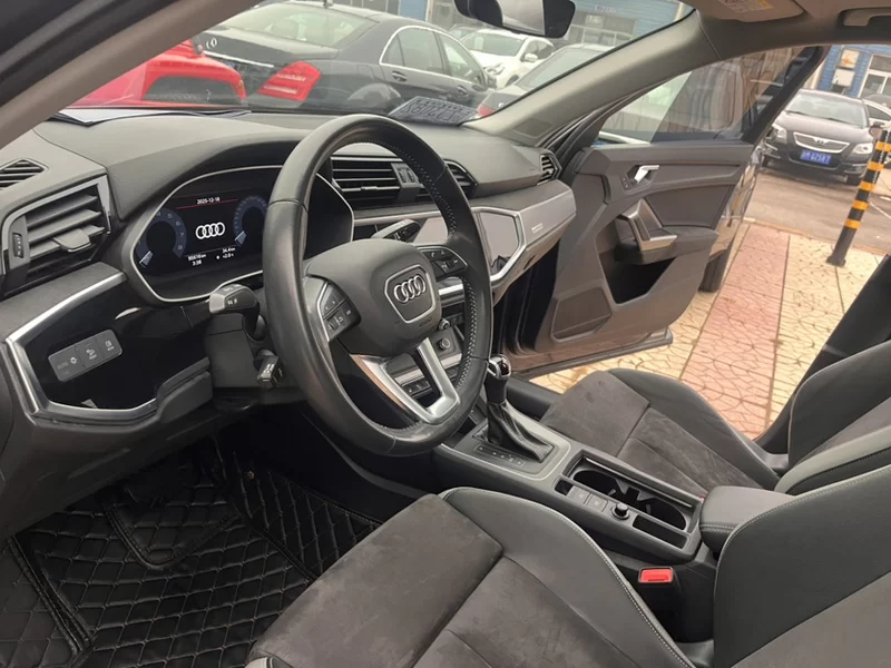 Audi Q3 2020 car image #4