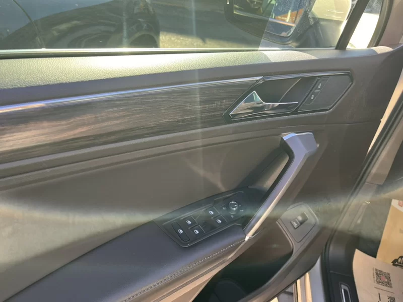 Volkswagen Tiguan L 2017 immagine di auto #4