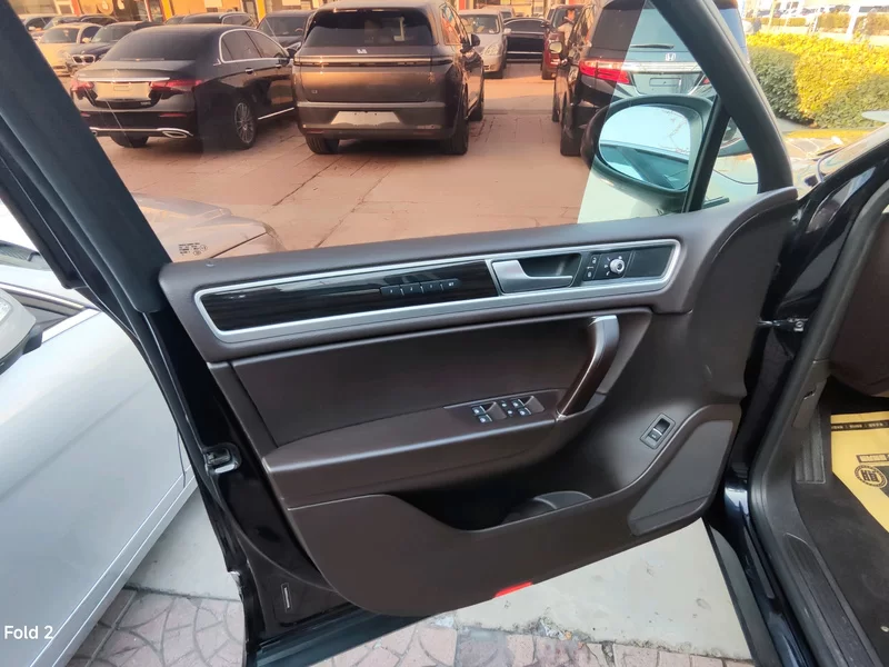 Volkswagen Touareg 2015 car image #4