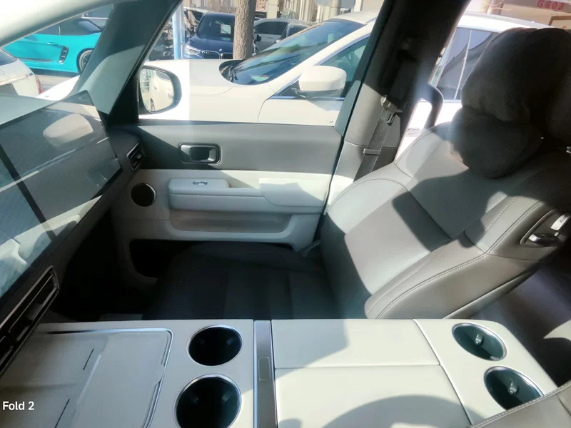 理想汽车 理想MEGA 2025 汽车图片 #4