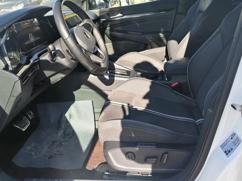 Volkswagen Golf 2023 car image #4