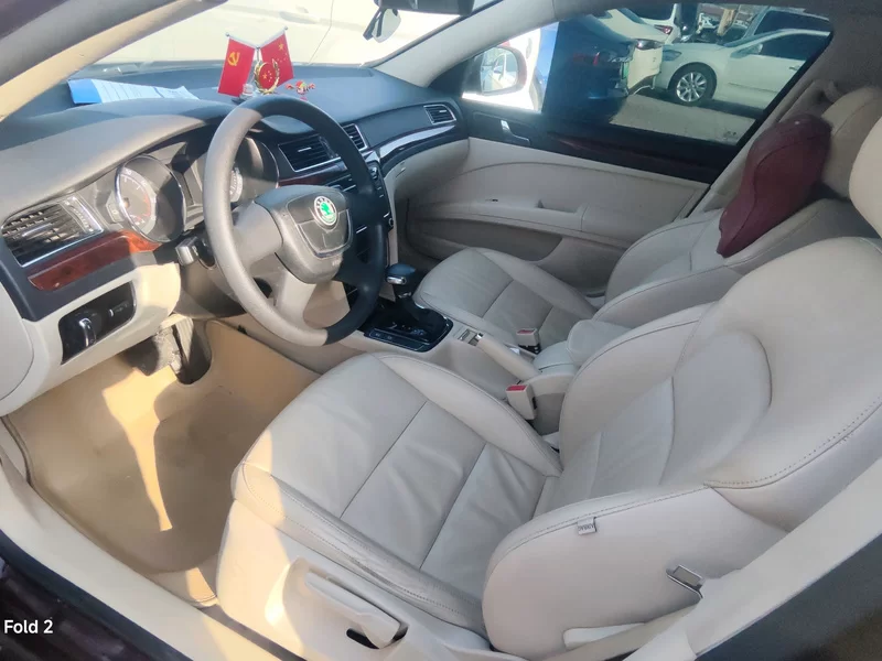 Skoda Superb 2011 car image #4