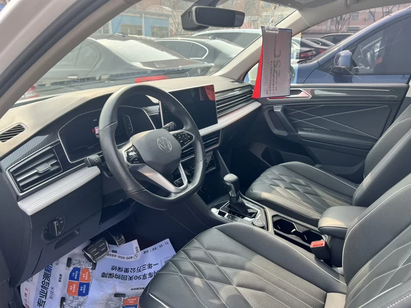 Volkswagen Tiguan L 2021 immagine di auto #4