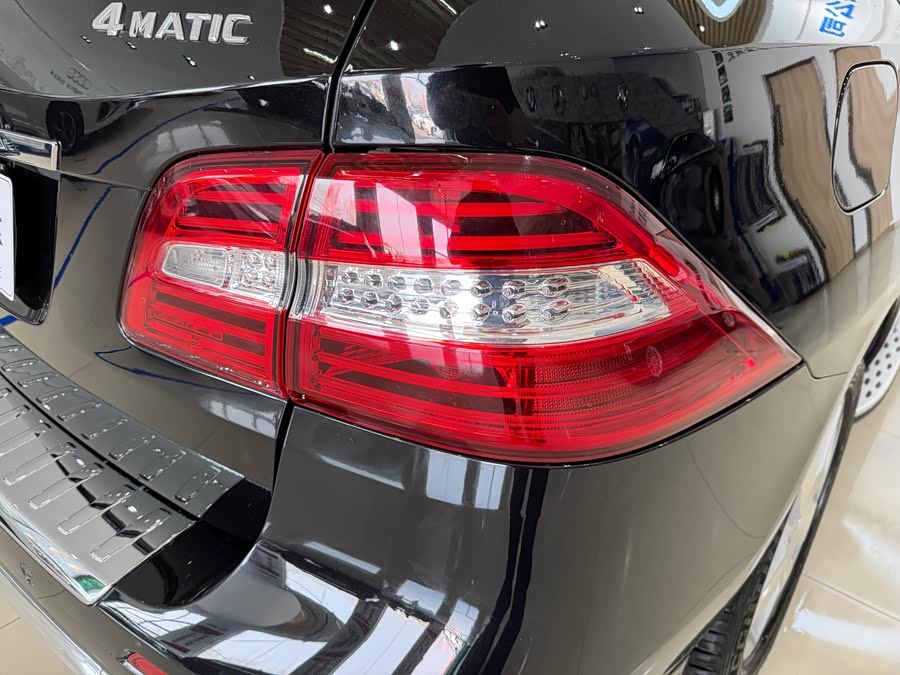 Mercedes-Benz M Class 2015 car image #22