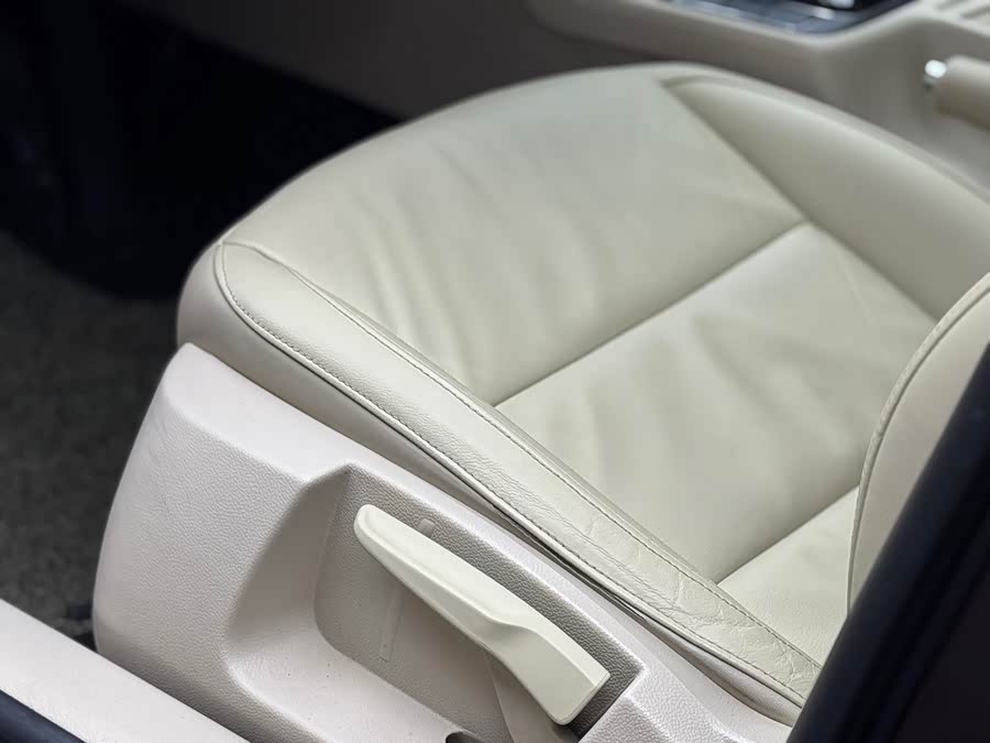 Skoda Superb 2013 car image #22