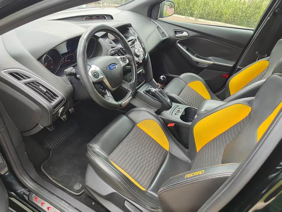 Ford Focus (Imported) 2014 car image #22