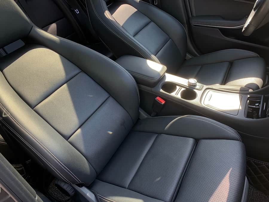 Mercedes-Benz GLA Class 2017 immagine di auto #22