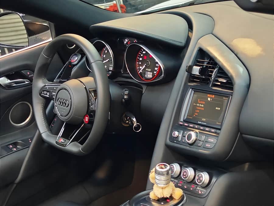 Audi R8 2012 immagine di auto #22