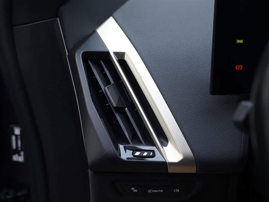 BMW iX 2023 car image #22