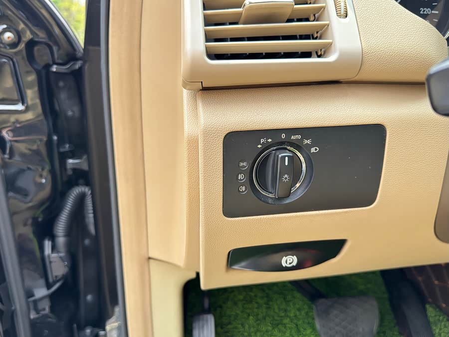 Mercedes-Benz R Class 2009 car image #22