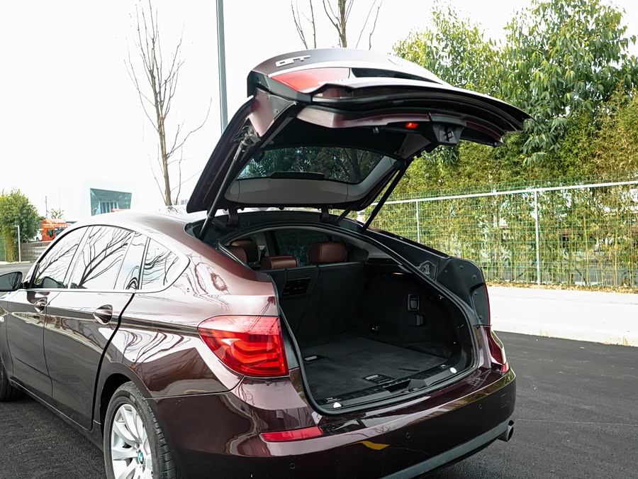 BMW 5 Series GT 2012 immagine di auto #22