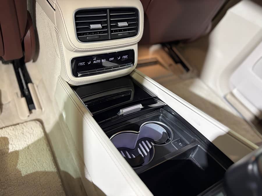 Mercedes-Benz Maybach GLS 2024 صورة سيارة #22