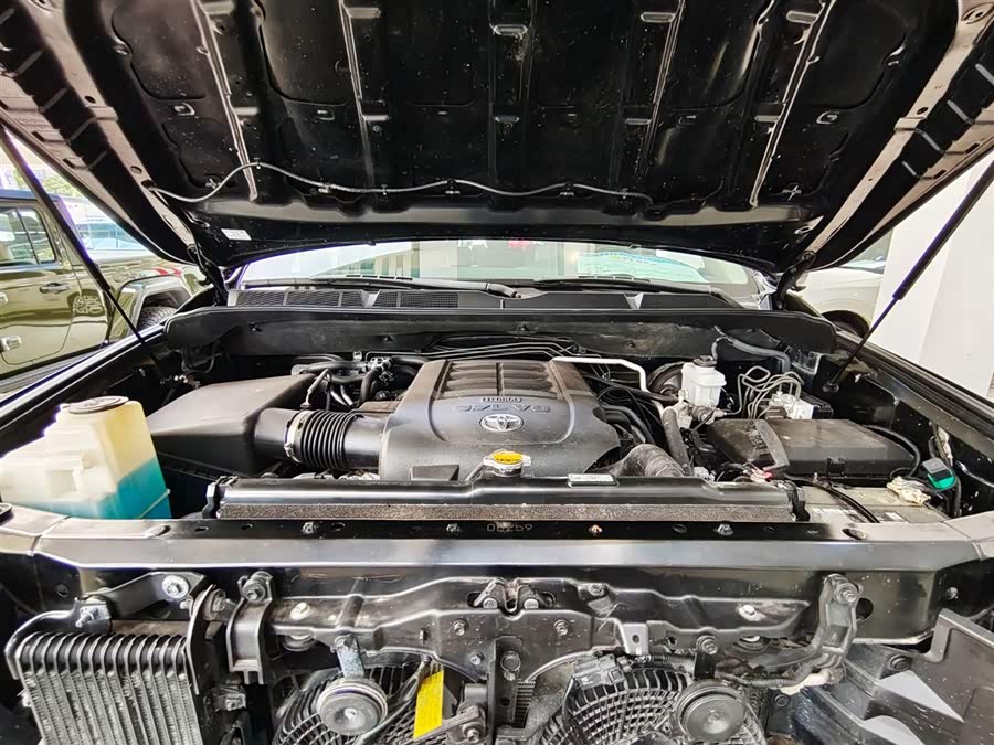 Toyota Sequoia 2018 immagine di auto #22