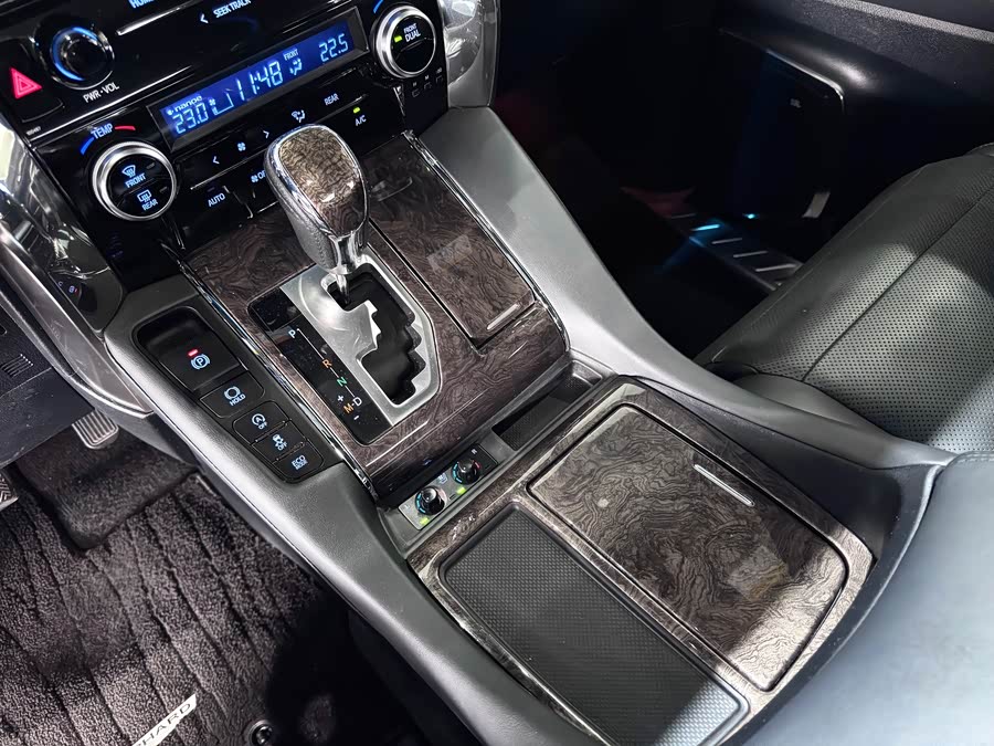 Toyota Alphard 2020 #22 Toyota Alphard 2020 car image #22