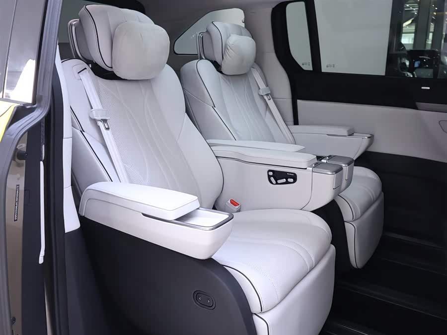 Xpeng X9 2024 immagine di auto #22