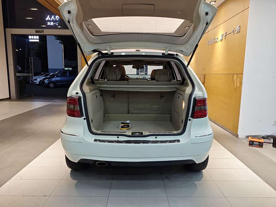 Mercedes-Benz B Class 2011 car image #22