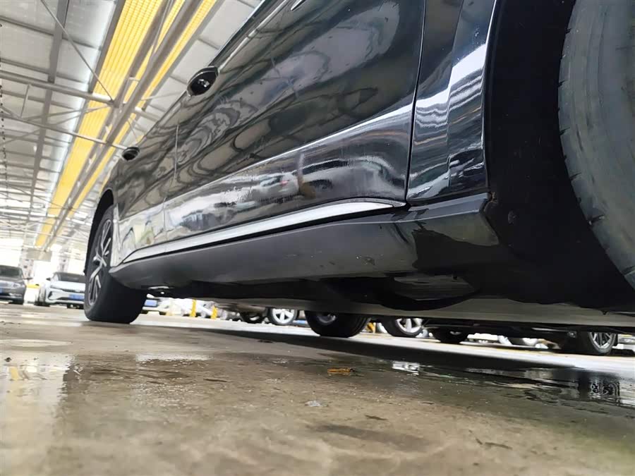 BYD e9 2021 car image #22