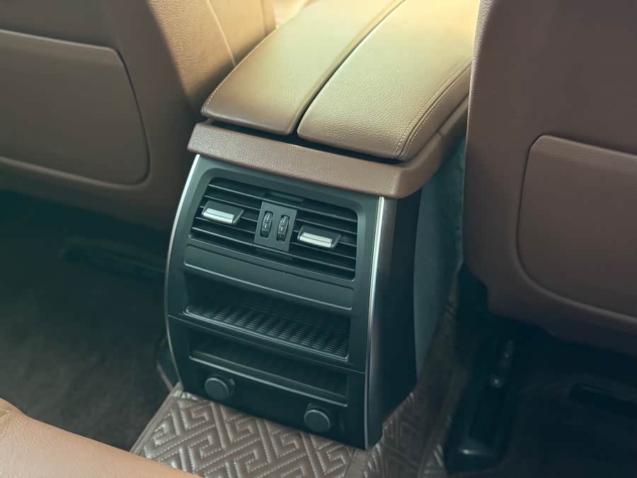 BMW 5 Series GT 2017 #22 BMW 5 Series GT 2017 صورة سيارة #22