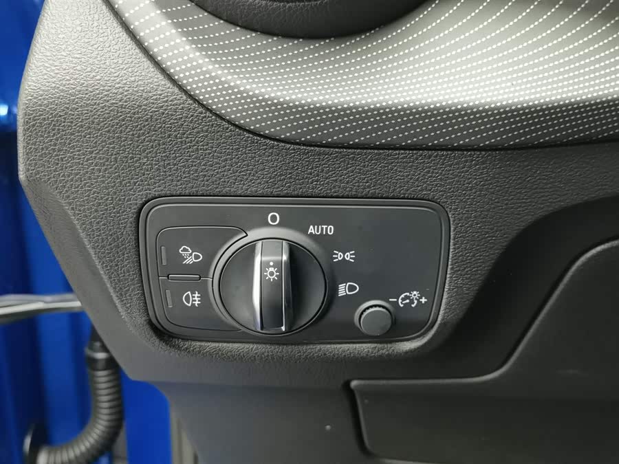 Audi Q2L e-tron 2020 #22 Audi Q2L e-tron 2020 صورة سيارة #22