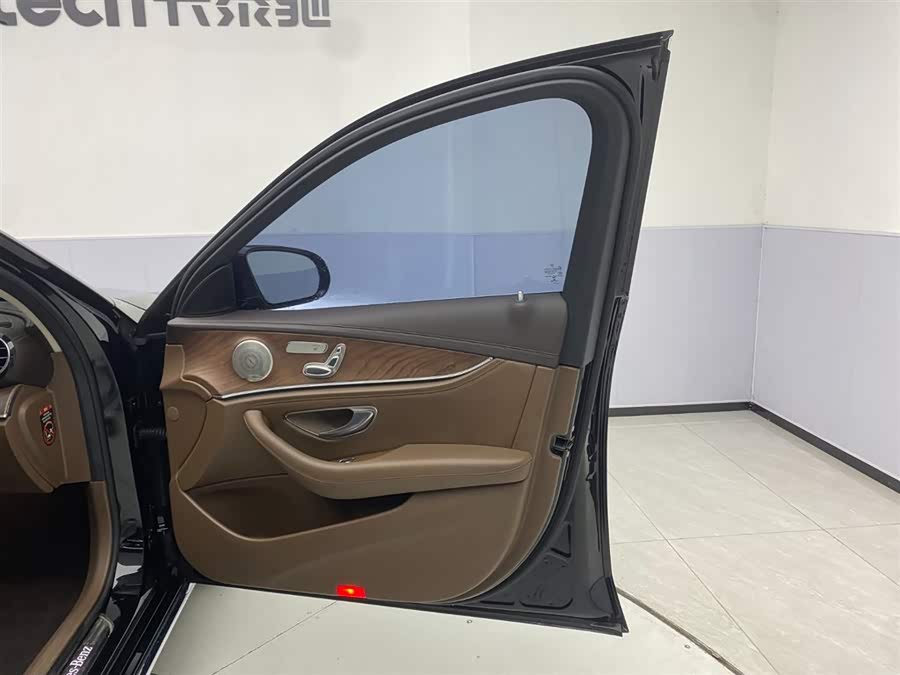 Mercedes-Benz E Class 2022 car image #22