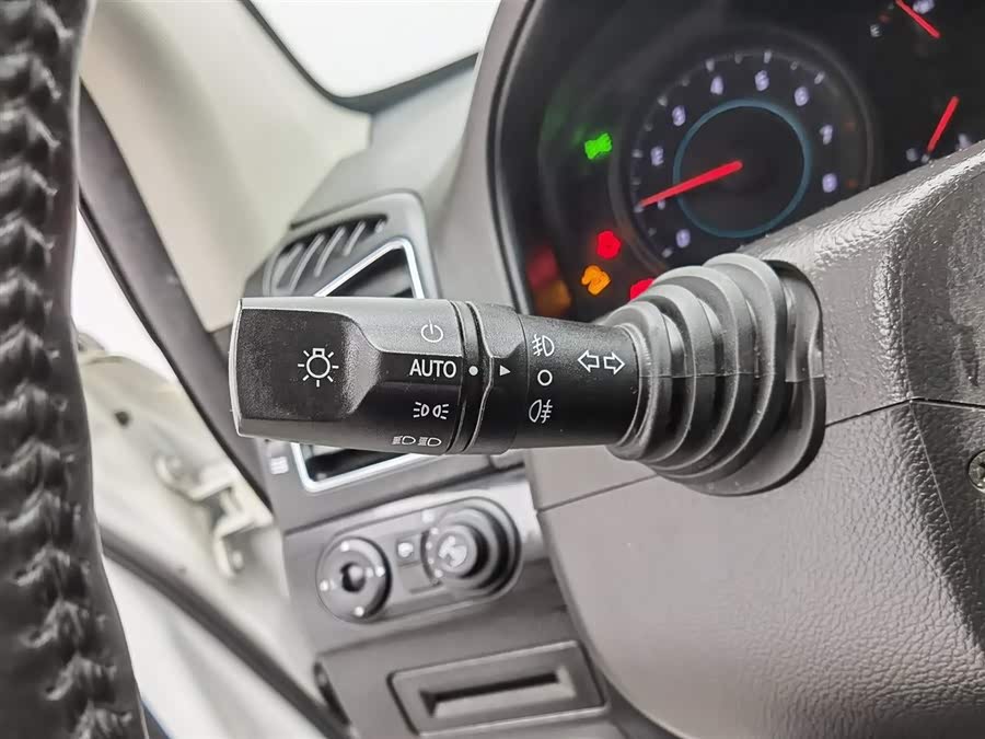 Chevrolet Captiva 2017 car image #22