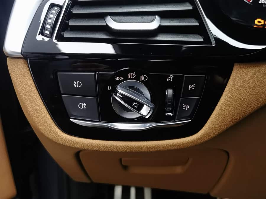 BMW 5 Series (Imported) 2018 #22 BMW 5 Series (Imported) 2018 car image #22