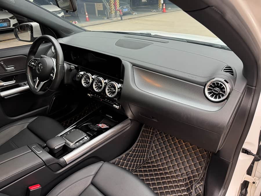 Mercedes-Benz GLA Class 2022 car image #22