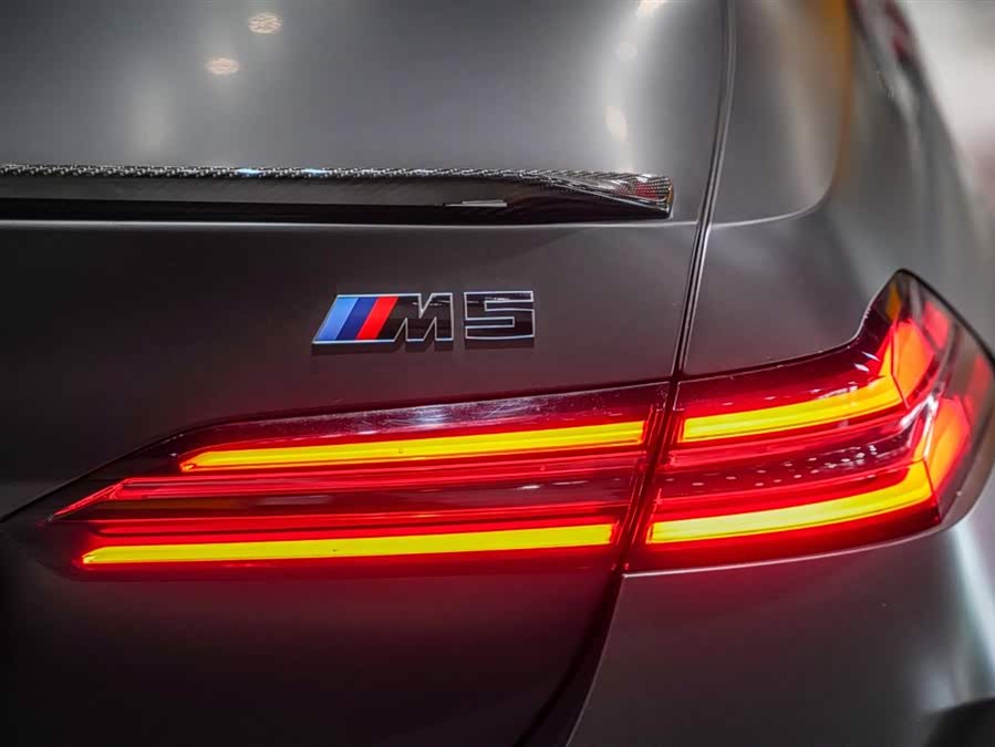 BMW M5 New Energy 2024 immagine di auto #22
