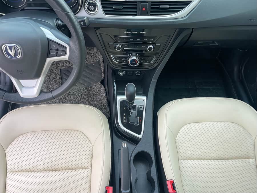 Changan Alsvin V7 2015 car image #22