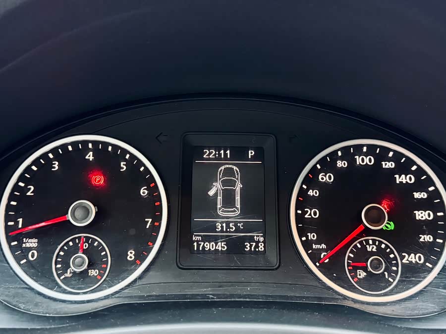 Volkswagen Tiguan 2015 car image #22